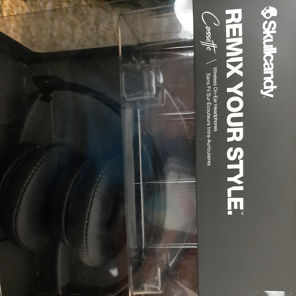 Skullcandy wireless headphones in box